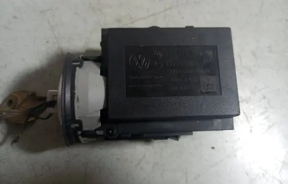 Volkswagen PASSAT B6 Ignition lock 3C0905843M 33303301 11601200143032