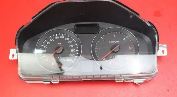 Volvo V50 Speedometer (instrument cluster) 30765310