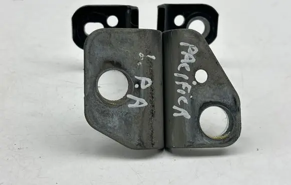 Chrysler Pacifica Front door lower hinge 