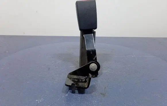 Ford Escape III Front seatbelt 