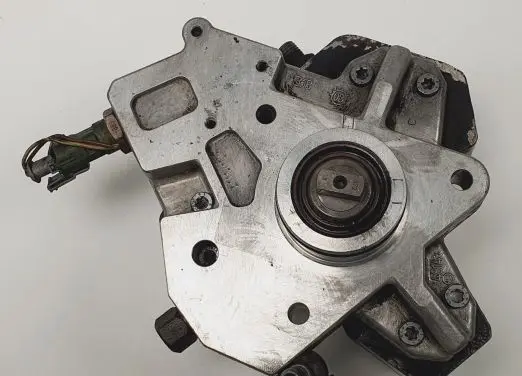 Volvo V70 Fuel injection high pressure pump 30756125