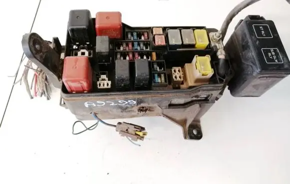 Toyota Land Cruiser (HDJ90) Fuse box set