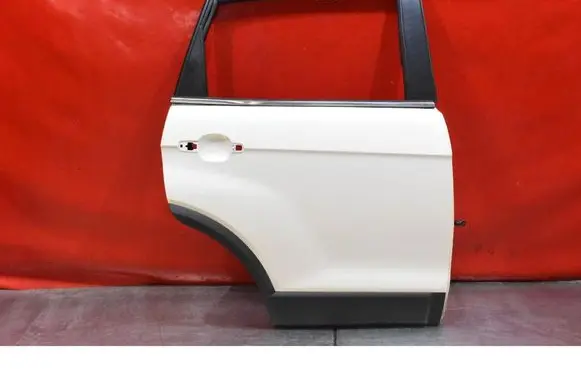 Chevrolet Captiva Rear door