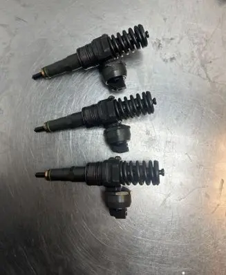 Volkswagen Golf VI Fuel injector 038130073AG