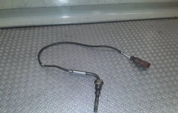 Volkswagen Golf V Exhaust gas temperature sensor 03G906088K