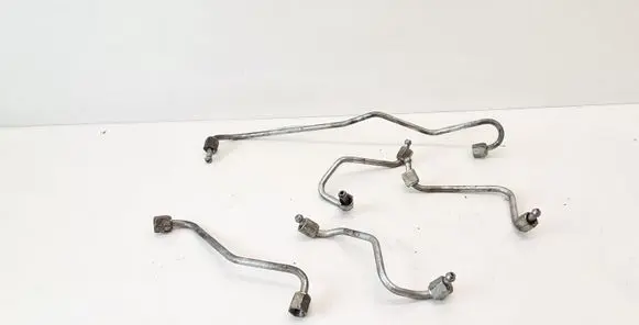 Toyota Avensis T250 Fuel injector supply line/pipe 