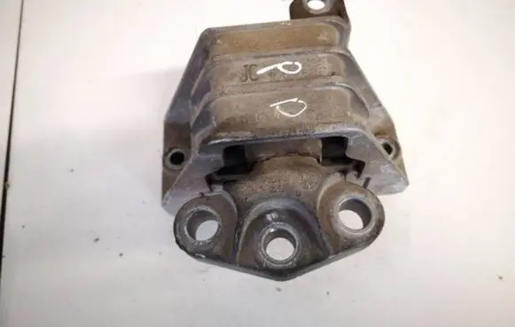 Opel Vectra C Engine mount bracket v05369