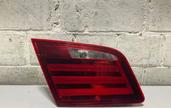 Tailgate rear/tail lights