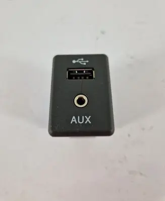 Nissan Navara D23 AUX in-socket connector 795405004