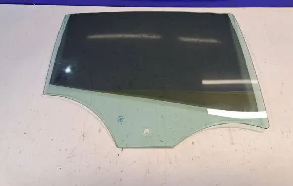 Jaguar XE Rear windscreen/windshield window E143R011582