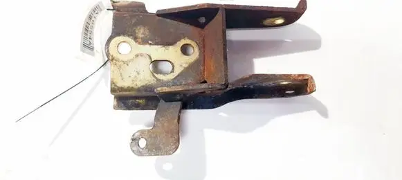 Engine mounting bracket