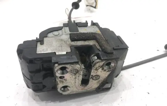 Nissan Qashqai Front door lock 