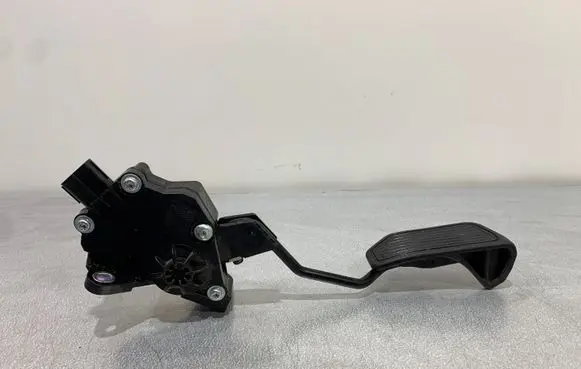 Toyota Prius (XW30) Accelerator throttle pedal 7811012060