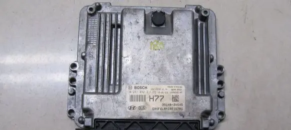 Hyundai i40 Engine control unit/module 0281032311