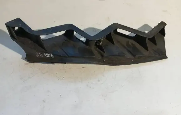 Volkswagen PASSAT B6 Front bumper mounting bracket 3C0807889