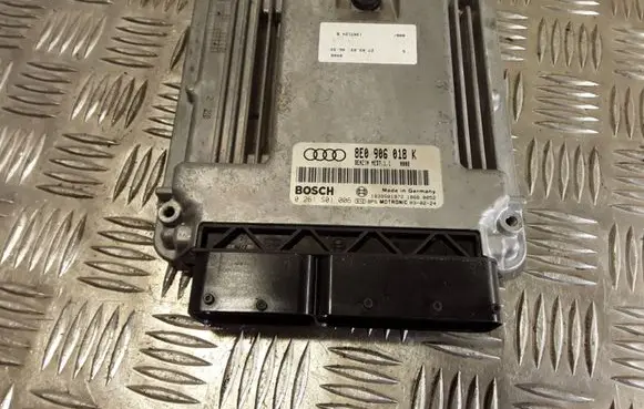 Audi A4 S4 B6 8E 8H Engine control unit/module 8E0906018K 0261S01006