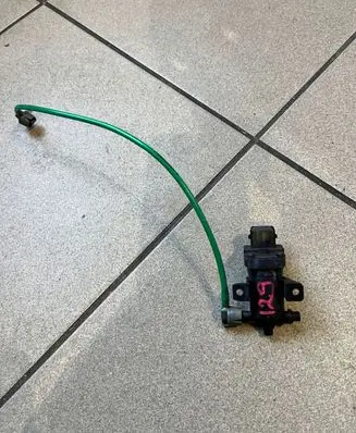 Mercedes-Benz E W212 Valve vacuum A2028000176