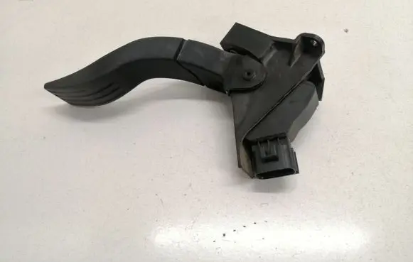 Ford Focus Accelerator throttle pedal 98AB9F836AE