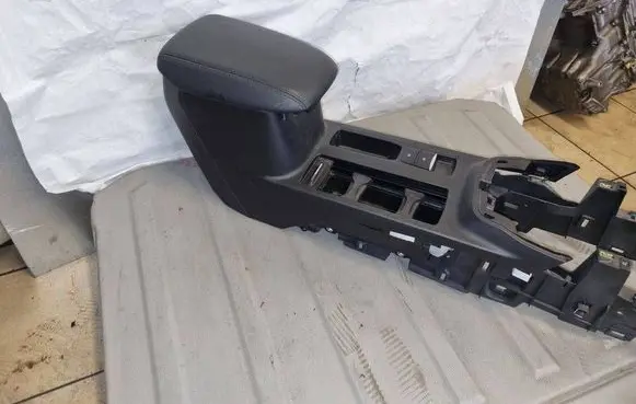 Ford Focus Center console 