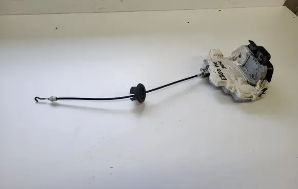 Seat Exeo (3R) Front door lock