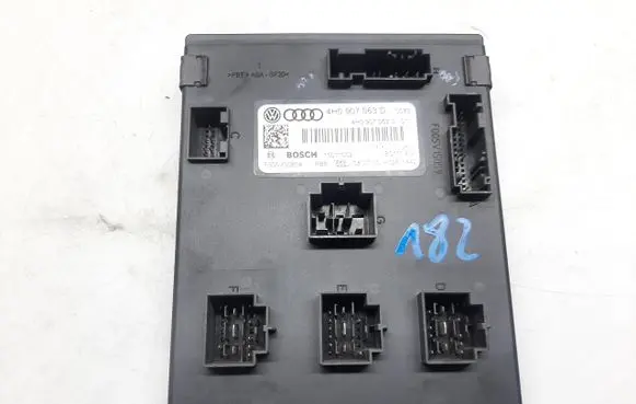 Audi A8 S8 D4 4H Comfort/convenience module 4H0907063D