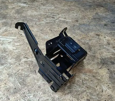 Battery bracket