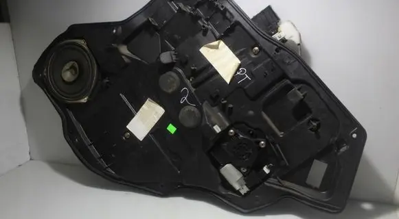 Mazda 2 Rear window lifting mechanism without motor