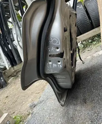 Nissan X-Trail T30 Rear door