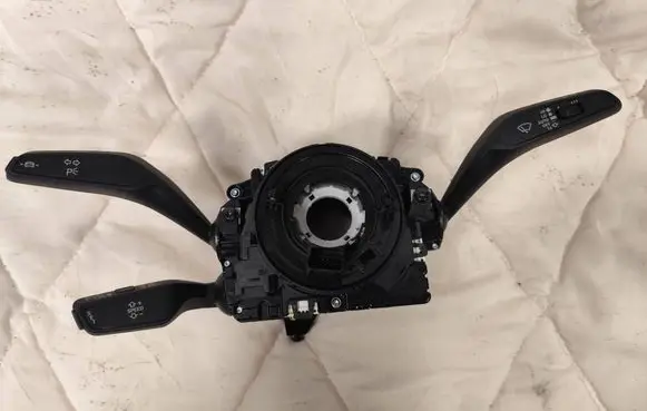Audi Q3 F3 Steering wheel buttons/switches 82A953521NB