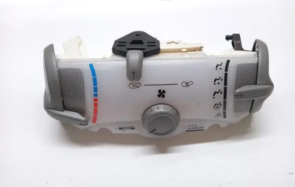 Toyota Aygo AB10 Climate control/heater control trim 55900-0H020