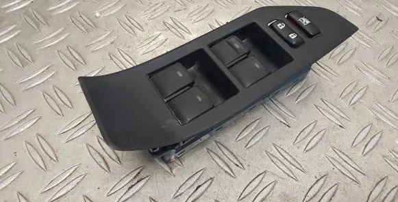 Toyota Verso Electric window control switch 8404005020