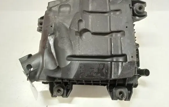 Opel Vivaro Air filter box 8200760899 93861383