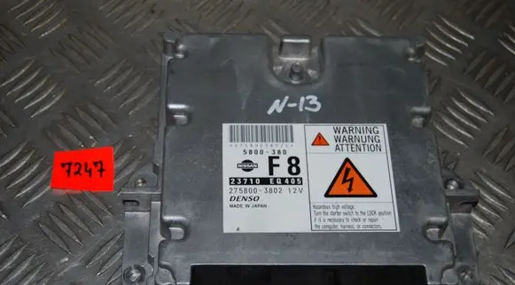 Nissan X-Trail T30 Engine control unit/module 2758003802
