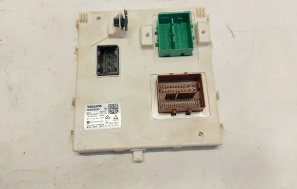 Volvo XC40 Radiator mount bracket 32400409JLK01
