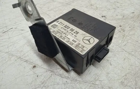 Mercedes-Benz E AMG W211 Door control unit/module 2118209626