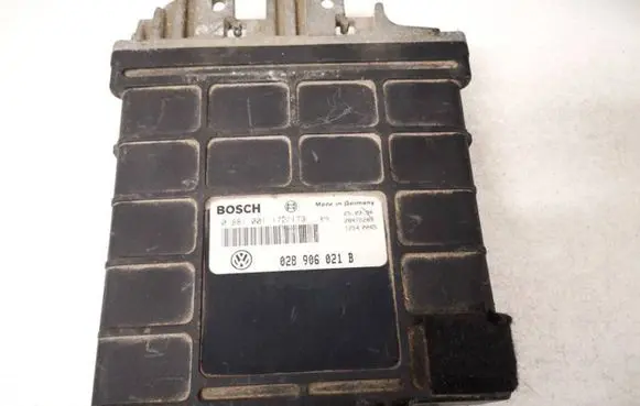 Volkswagen PASSAT B4 Engine control unit/module 028906021b 0281001172