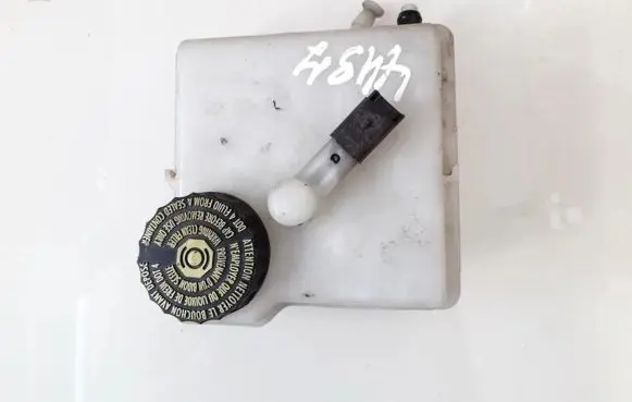 Brake fluid reservoir