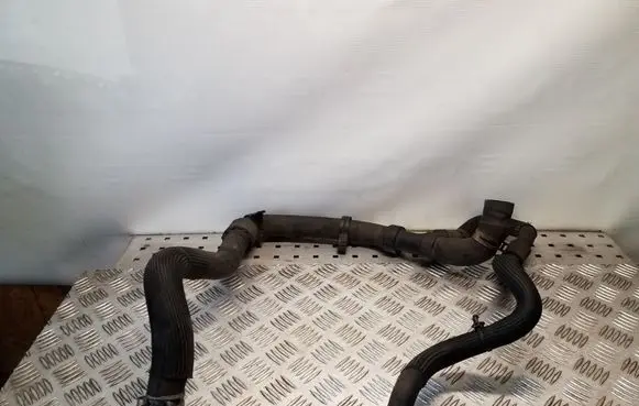 Engine coolant pipe/hose