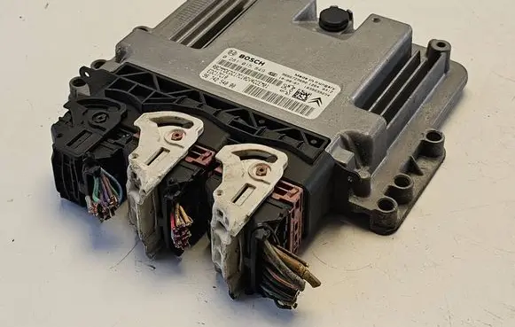 Peugeot 208 Engine control unit/module 9666729680 9674254080 0281015849
