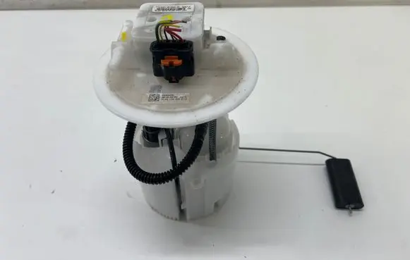 Peugeot 3008 III In-tank fuel pump 9843242280