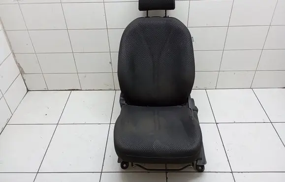 Toyota Yaris Front driver seat 2104336169L1E