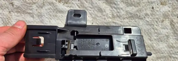 Peugeot 508 II Headlight/headlamp mounting bracket 9821976780
