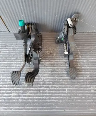 Renault Clio V Accelerator throttle pedal 180108467R