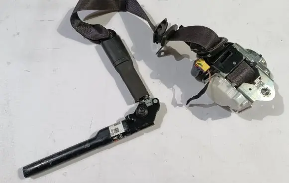 Chevrolet Camaro Front seatbelt 84018452