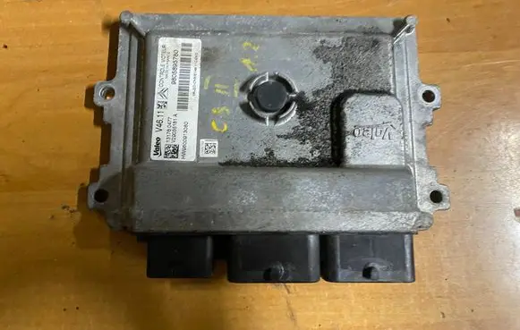 Peugeot 208 Engine control unit/module 9805895780 131760477