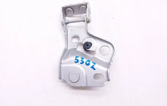 Toyota Aygo AB40 Tailgate/trunk/boot hinge 68801-0H030