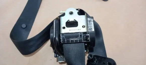 Renault Captur Rear seatbelt 02232730