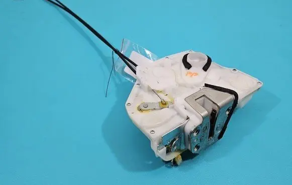 Suzuki SX4 S-Cross Front door lock 82201-61MA0 IMPRK1505765