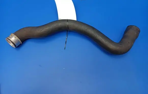 Mercedes-Benz C W203 Engine coolant pipe/hose 2035010682 A2035010682