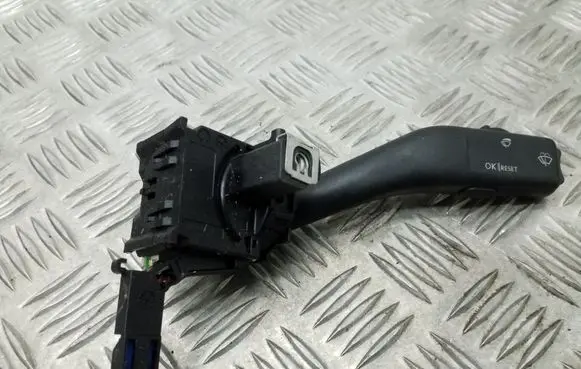 Volkswagen Golf V Wiper control stalk 1K0953519C